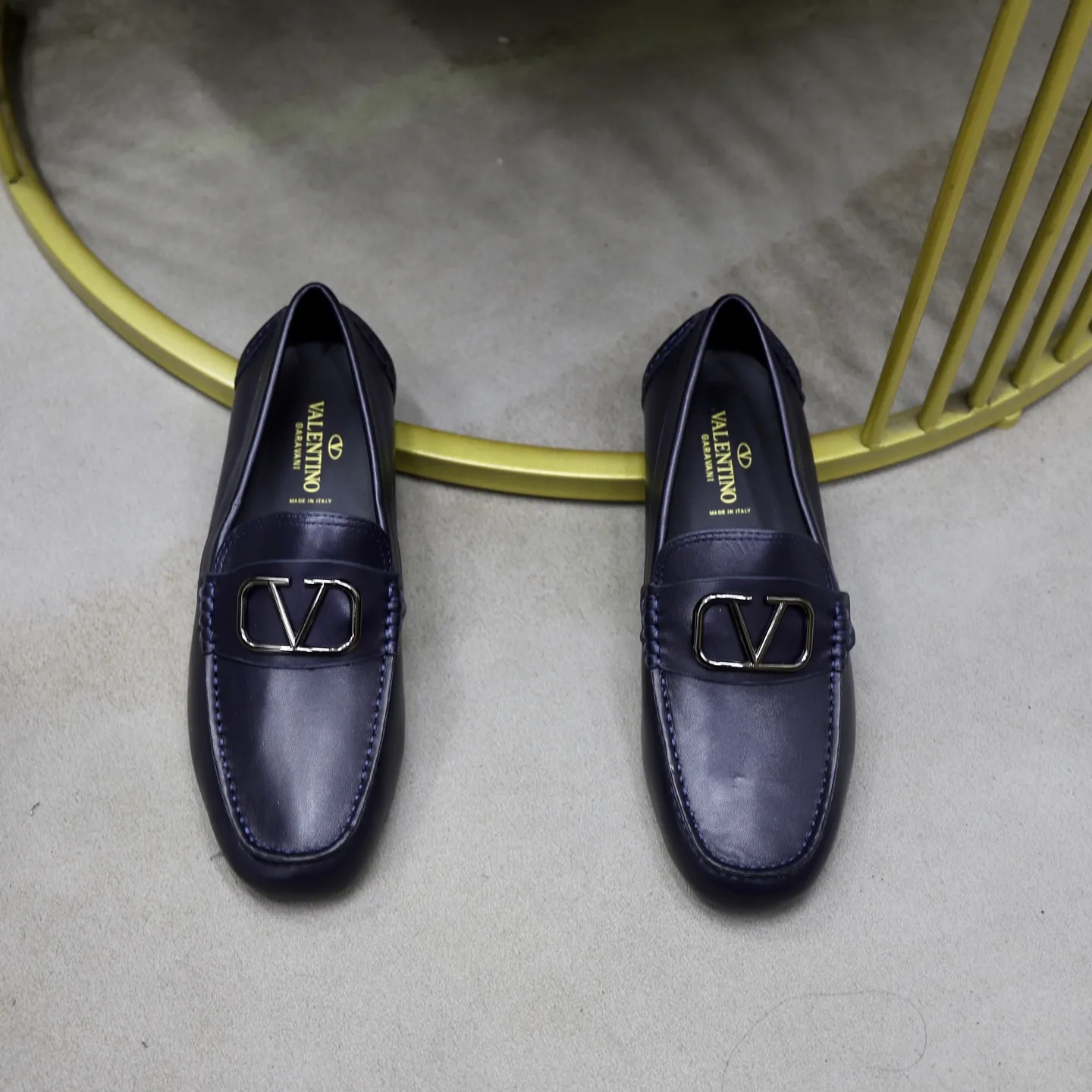 Men's shoes: 640💰VALENTINO, made of imported cowhide with imported water-dyed cow lining, iconic hardware and iconic wear-resistant outsole. 38-45 (customized at 45) VALENTINO packaging All orders enjoy the brand’s iconic product packaging